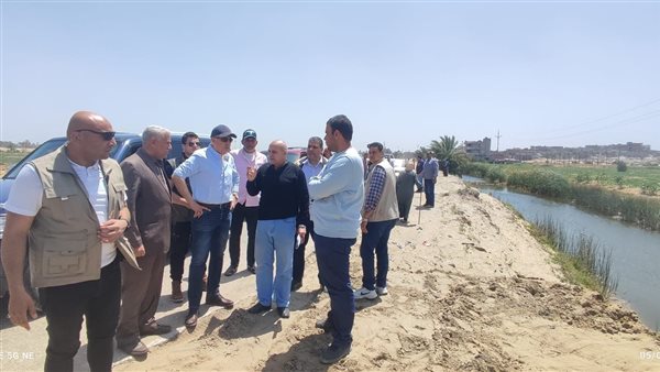 حانب من زيارة وزير الري    